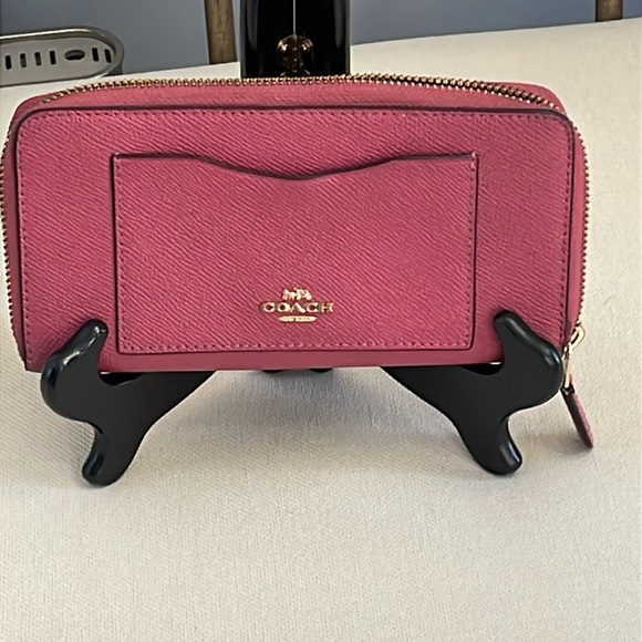 COACH pink wallet with gold accents in beautiful condition - Picture 10 of 10